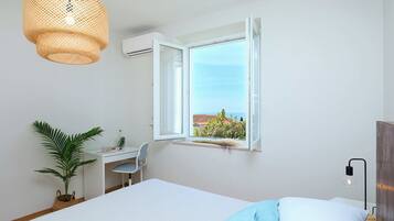 Apartment (1 Bedroom) | 1 bedroom, in-room safe, iron/ironing board, bed sheets