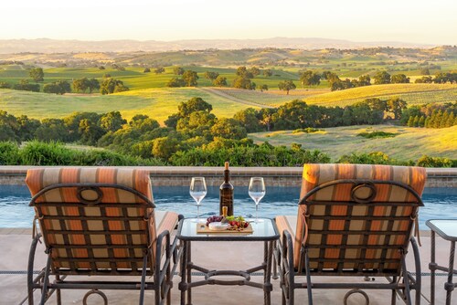 Krisyn Vineyards - Hilltop Views, Pool and Spa