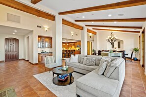 تلفزيون ذكي، مدفأة، كرة قدم الطاولة