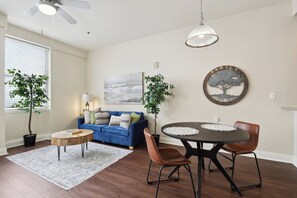 Interior - NOLA - 5 Minute walk to French Quarter/Bourbon (New Orleans)