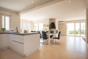 Fridge, microwave, oven, dishwasher - Villa Fiori di Lavanda (Kocici)