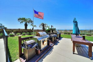 Outdoor dining - FREE Golf & Tickets! Spacious Mariner West 209, Heated Pool, Tennis & Grills! (Panama City Beach)