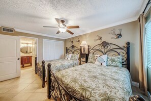 1 bedroom, free WiFi, bed sheets - FREE Golf & Tickets! Spacious Mariner West 209, Heated Pool, Tennis & Grills! (Panama City Beach)