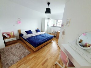 3 dormitorios, tabla de planchar con plancha, wifi gratis y ropa de cama