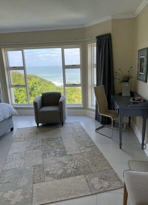 Villa | Living area - Sunshine Modern Retreat (Port Alfred)