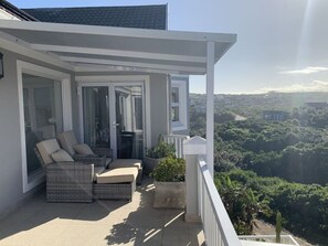 Villa | Exterior - Sunshine Modern Retreat (Port Alfred)