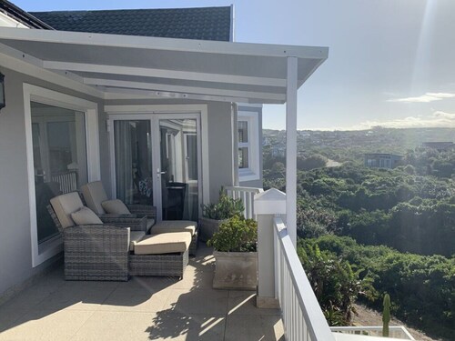 Sunshine Modern Retreat