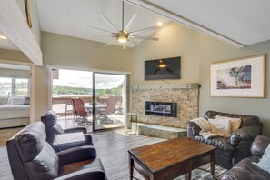 Apartment (2 Bedrooms) | Front of property - Boat Slip & Pools: Waterfront Osage Beach Condo! (Osage Beach)