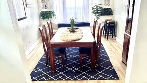A dining area with a wooden table, chairs, and a blue patterned rug. - Home away from home, 
 By university , hospitals ,  museum,
Pet friendly. (Cleveland)