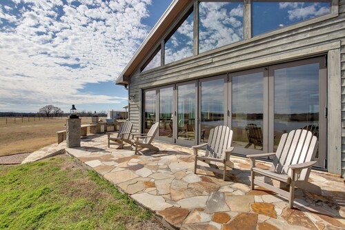 Game Room, Fireplaces, On-site Lake! Kaufman Home