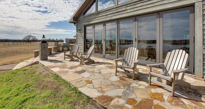 Game Room, Fireplaces, On-site Lake! Kaufman Home