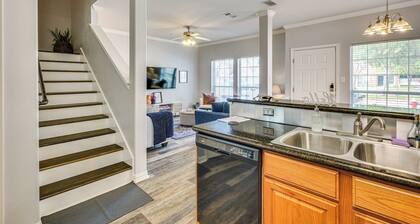 Central College Station Townhome w/ Community Pool
