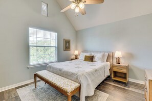 Apartment (2 Bedrooms) | Interior - Central College Station Townhome w/ Community Pool (College Station)