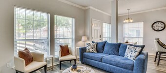 Central College Station Townhome w/ Community Pool