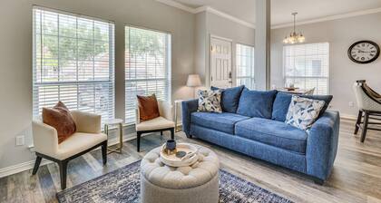 Central College Station Townhome w/ Community Pool