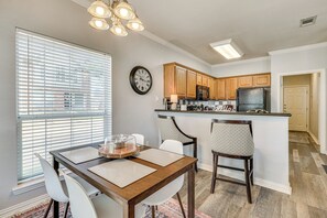 Apartment (2 Bedrooms) | Interior - Central College Station Townhome w/ Community Pool (College Station)