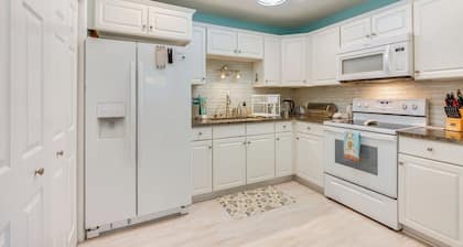Cozy Goose Creek Escape w/ Patio & Grill