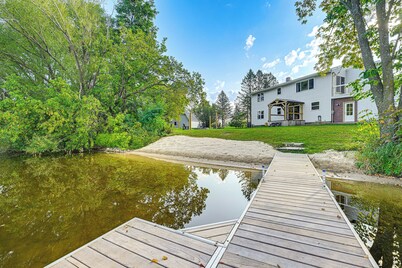 Lakefront Wisconsin Getaway: Fish, Boat, Relax!