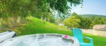 Roanoke Mountain Home: 4 Mi to Blue Ridge Parkway!