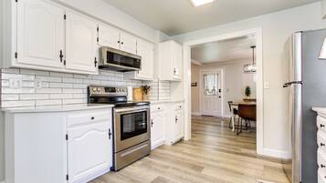 House (3 Bedrooms) | Private kitchen | Microwave, oven, stovetop, dishwasher