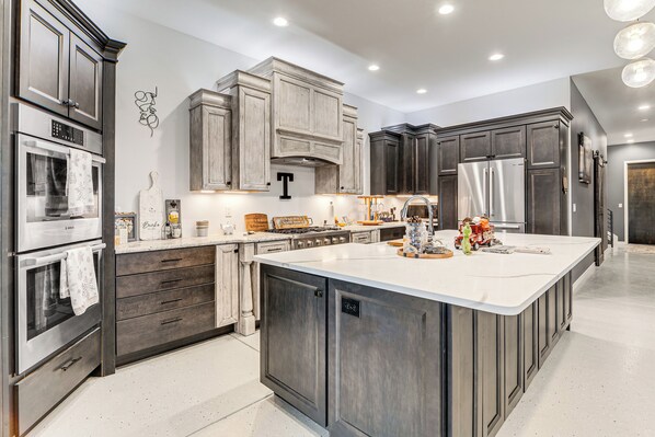 Interior - Florissant Home w/ Hot Tub, Putting Green & Views! (Lake George)