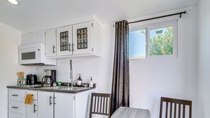 Unclassified image, 2 of 24, button - 3 Mi to Coachella: Quaint Studio w/ Shared Yard! (Coachella)