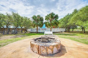 House (3 Bedrooms) | Interior - 1 Mi to Marina: Rockport Vacation Rental (Rockport)