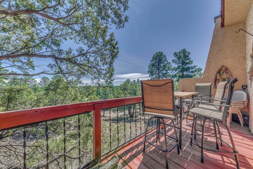 Alto Townhome w/ Deck Near Ski Apache!