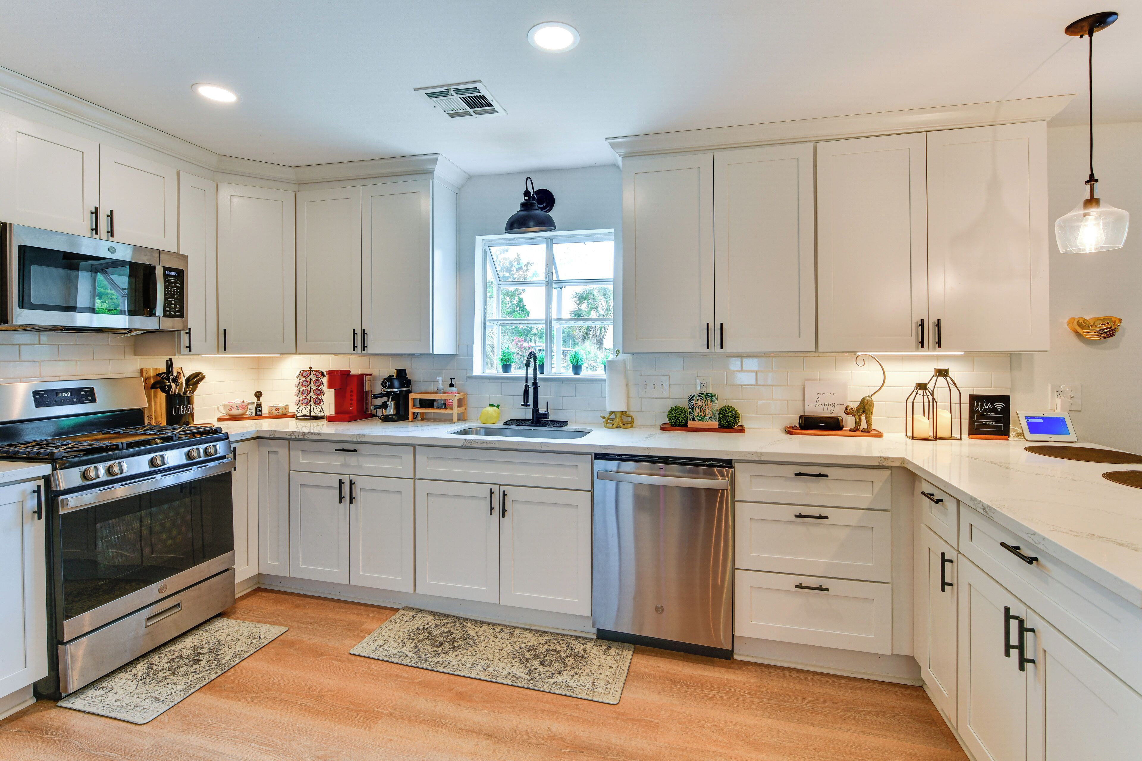 المنشأة من الداخل