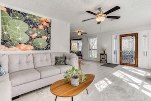 Interior - Charming Austin Home on 2 Acres: BBQ & Yard! (Austin)