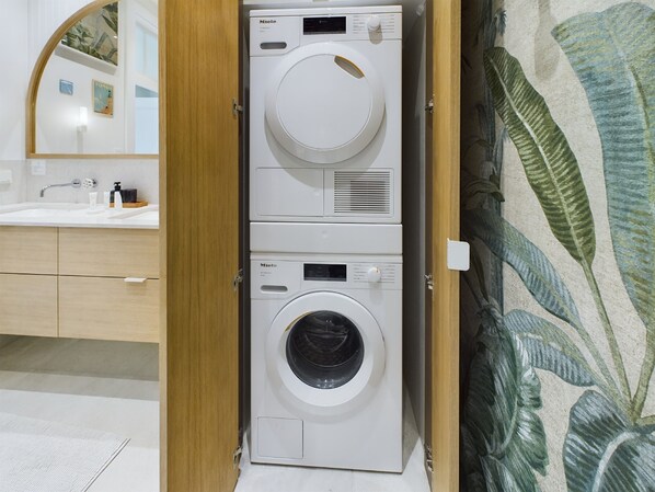 Apartment, 2 Bedrooms, Terrace, Beachside | Bathroom | Shower, towels