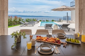 Outdoor dining - 6-bedroom Seaview Villa ELZA with heated pool, gym, media room (Jesenice)