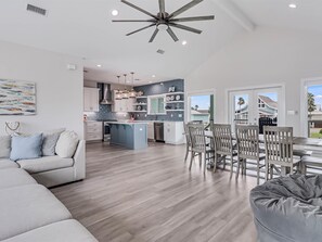 House, 4 Bedrooms | Living area | Streaming services