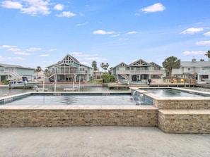 House, 4 Bedrooms | Pool