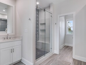 House, 4 Bedrooms | Bathroom | Towels - Flamingo House 4 Bedroom Home by RedAwning (Rockport)