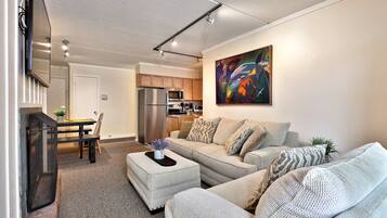 Condo, 3 habitaciones | Área de sala de estar