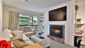 Condo, 3 habitaciones | Área de sala de estar