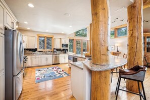 Maison, 4 chambres | Cuisine privée | Réfrigérateur, four, cafetière/bouilloire, grille-pain