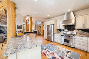 Maison, 4 chambres | Cuisine privée | Réfrigérateur, four, cafetière/bouilloire, grille-pain