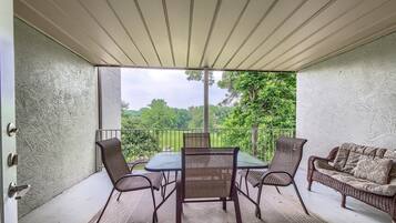 Condo, 2 Bedrooms | Property grounds