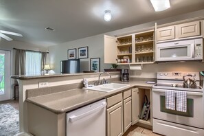 Private kitchen - Ww H202 Mather Street Retreat 2 Bedroom Condo by RedAwning (New Braunfels)