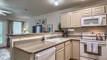 Condo, 2 Bedrooms | Private kitchen | Fridge, oven, coffee/tea maker, toaster