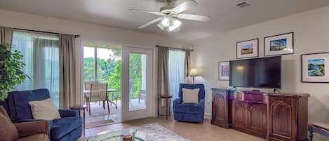 Condo, 2 Bedrooms | Living area