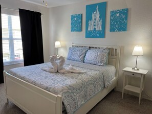4 bedrooms, iron/ironing board, travel crib, free WiFi - Villas at Seven Dwarfs 4BR, 3B, WiFi, 15min DW (Kissimmee)