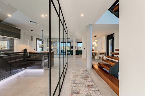 Villa Moderna con Encanto a 15 Minutos de Sevilla