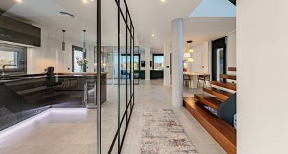 Villa Moderna con Encanto a 15 Minutos de Sevilla