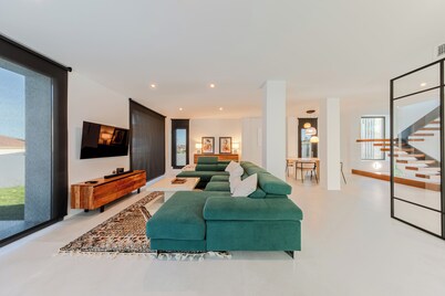 Villa Moderna con Encanto a 15 Minutos de Sevilla