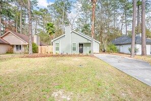 Exterior - 3 Bedrooms Pet Friendly Sugar Mill Cottage (Savannah)