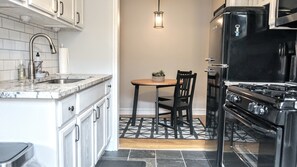 Private kitchen - Private Coach house near Lincoln Square! (Chicago)