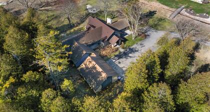 Baileys Harbor Lakefront Abode: Waterfront Haven